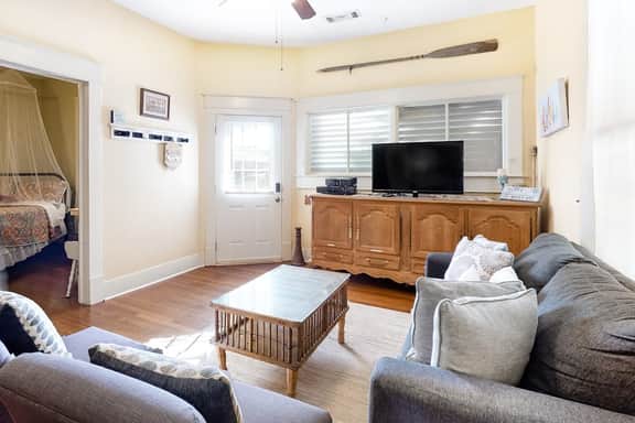 Castaway Cottage - Big Backyard & Dog-Friendly - Image 5