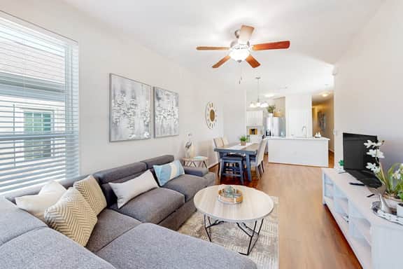 Marie Manor - Walk to Beach, Sleeps 14, Dogs OK - Image 2