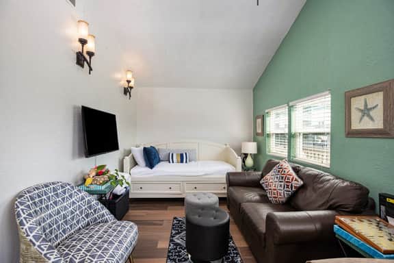 Crabbin Cabin - Waterfront Home with Balcony - Image 3