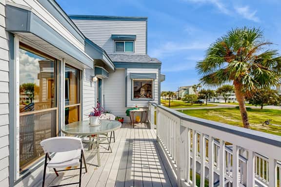 Tiki Hideaway - Canal-Front, Big Deck & Dogs OK - Image 3