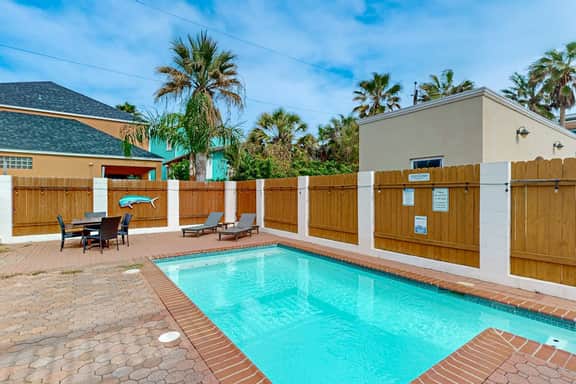 The Blue Oasis - Private Pool, Sleeps 12 - Image 2
