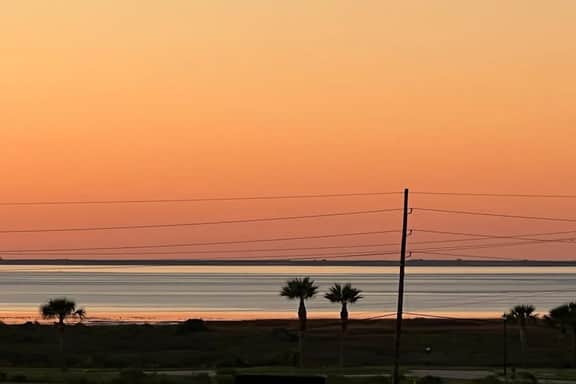 Sunset Estuary - Bay Views, Heated Pool & Hot Tub - Image 5