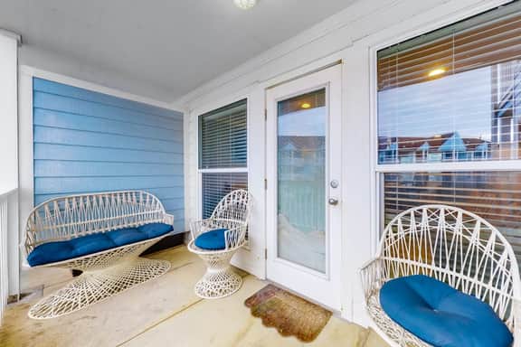 Seascape Escape - Beachfront, Pool & Hot Tub - Image 3