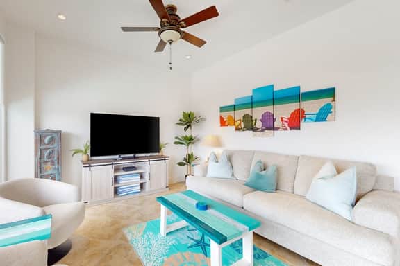 Pelican Oasis - Beachfront Condo, Pool & Hot Tub - Image 4