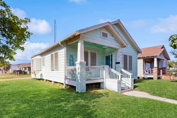 Sea Glass Cottage - Dog-Friendly, Near the Beach - Image 3