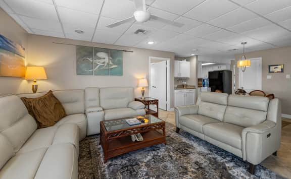 Galleon's Getaway - Monthly Stays, Bayfront, Pool - Image 3