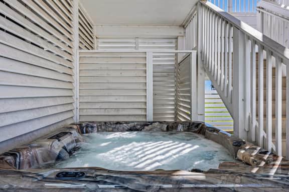 Just Peachie - Hot Tub, Yard & Steps to Sand - Image 2