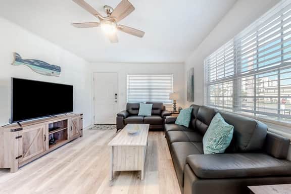 Lazy Seagull Beach House - Image 2