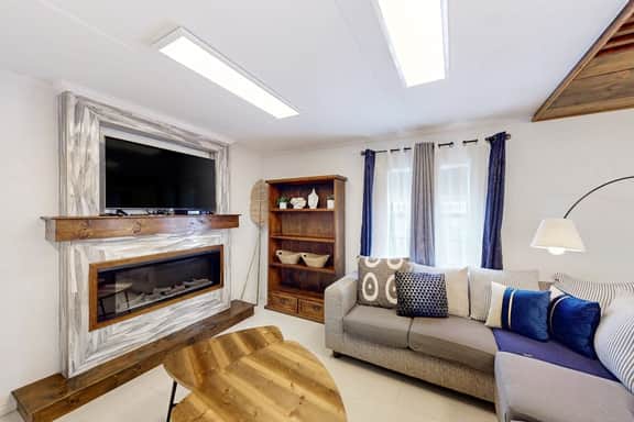 The Waves: unit B - Modern, Close to the Beach - Image 3