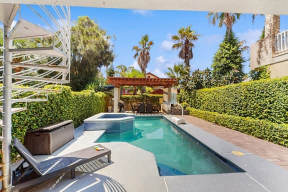 Oleander Paradise Beach House - Image 3