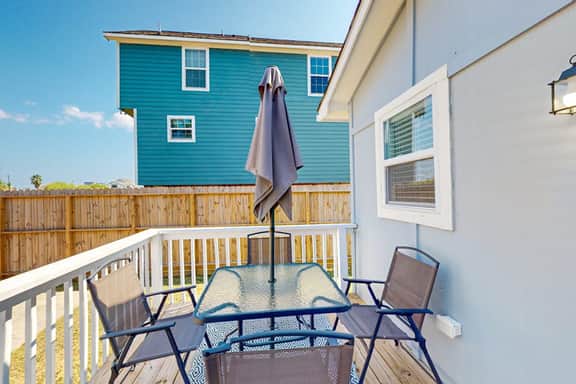 Out of the Blue - Fire Pit & Patio Near the Beach - Image 2
