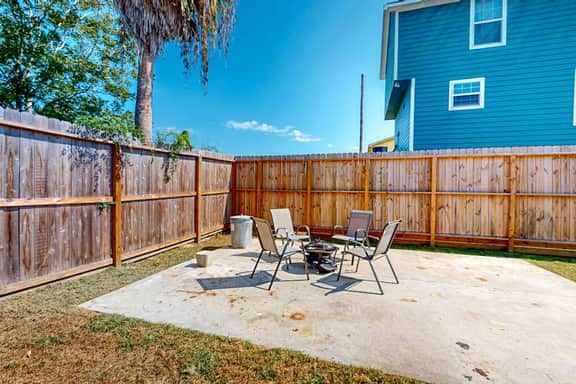 Out of the Blue - Fire Pit & Patio Near the Beach - Image 3