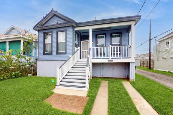 Galveston Getaway - Historic Home Near the Beach - Image 3