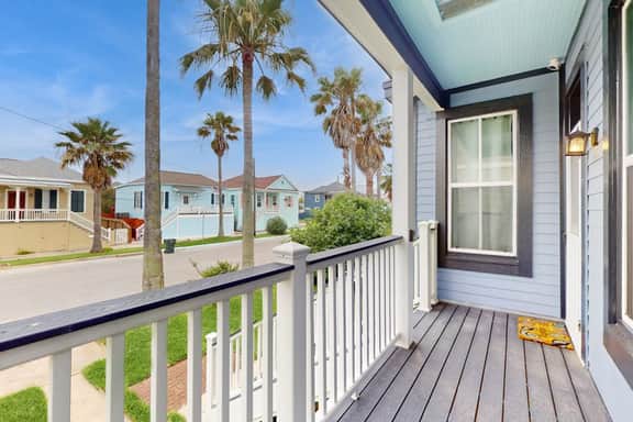 Galveston Getaway - Historic Home Near the Beach - Image 2