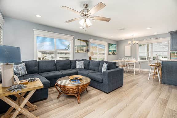 Seaside Cottage - Bayfront, Dock & Dog-Friendly - Image 4