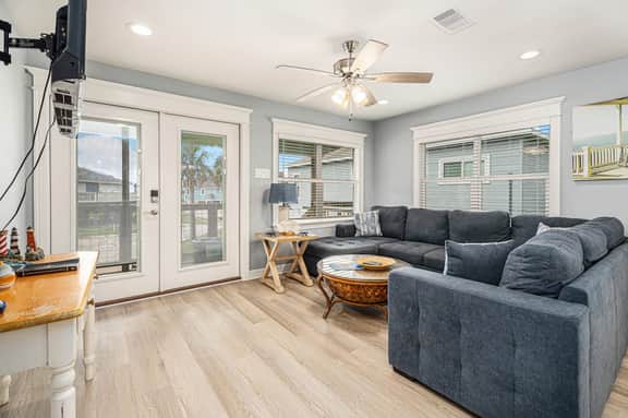 Seaside Cottage - Bayfront, Dock & Dog-Friendly - Image 5
