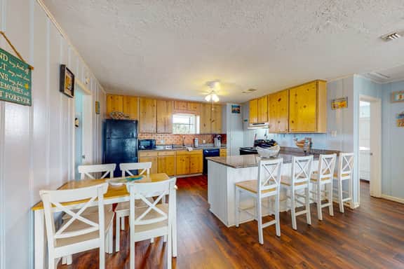 Captain's Quarters - Walk to the Beach, Patio - Image 4
