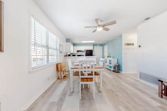 Lazy Seagull Beach House - Upstairs - Image 5