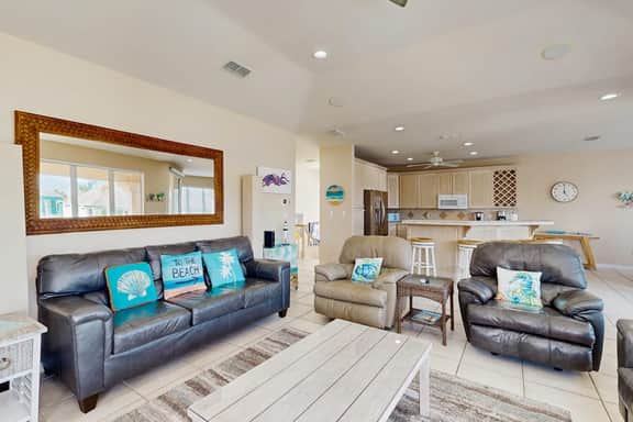 Hibiscus Hideaway Beach House - Image 3