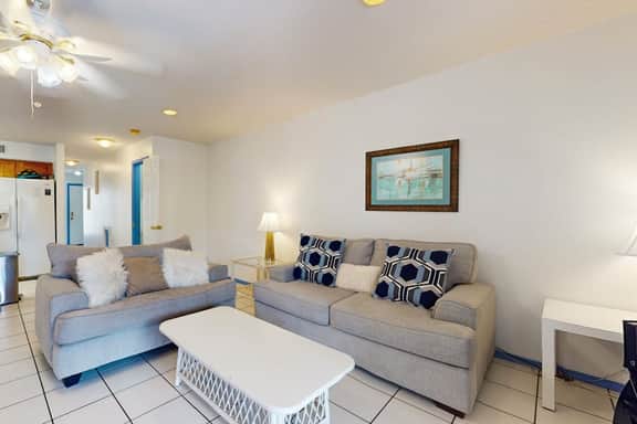 Mars Island Unit B - Private Pool, Walk to Beach - Image 4