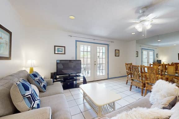Mars Island Unit B - Private Pool, Walk to Beach - Image 5
