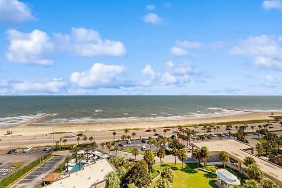 San Luis 14 - Beachfront Resort, Steps to Sand - Image 3