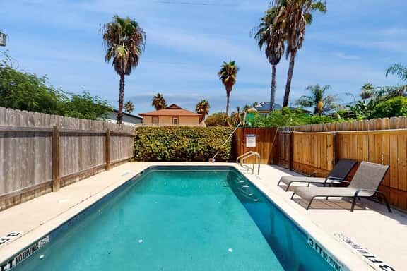 Mars Island Unit B - Private Pool, Walk to Beach - Image 2