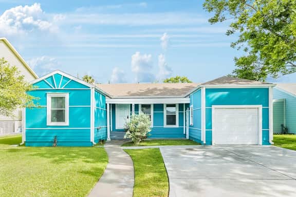 The Seahorse - Sleeps 12, Near Beach & Downtown - Image 2