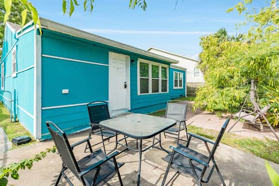 The Seahorse - Sleeps 12, Near Beach & Downtown - Image 3