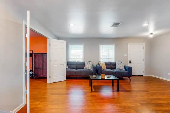 The Seahorse - Sleeps 12, Near Beach & Downtown - Image 5
