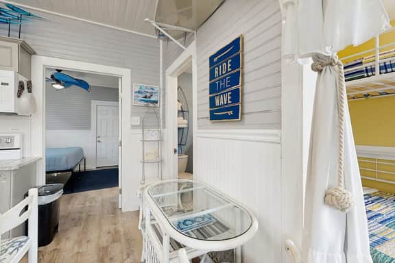 Cowabungalow - Cozy Bungalow Near the Beach - Image 5