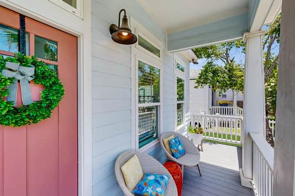Crystal Cottage - Private Yard, Close to Beach - Image 2
