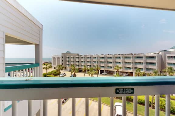 Walk to the beach - Ocean Views, Pool & Balcony - Image 3