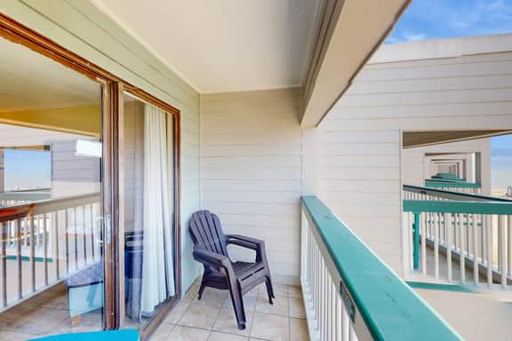 Walk to the beach - Ocean Views, Pool & Balcony - Image 4