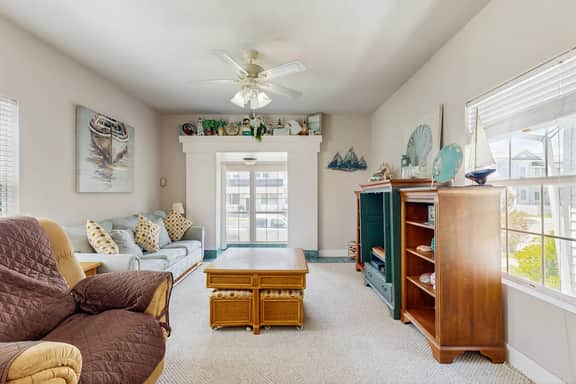 Seashell Shack - Cozy Galveston Home, Fenced Yard - Image 5