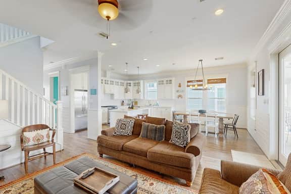 The Conch Casa - Steps to the Beach, Sleeps 9 - Image 4