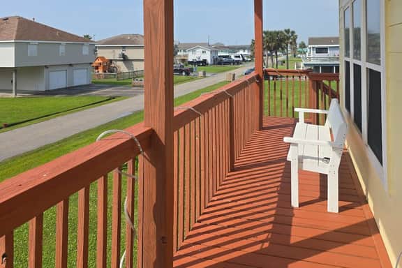 The Yellow Pelican - Bay Views, Steps to the Sand - Image 3
