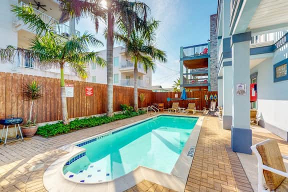 Retama Landing #3 - Pool & Balcony, Walk to Beach - Image 2