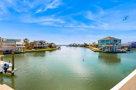 Mon Repose - Bayfront Home with Big Deck - Image 4