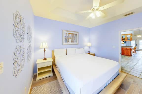 Acapulco Townhouse - Walk to Beach & Dog-Friendly - Image 4