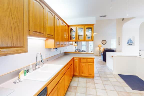 Acapulco Townhouse - Walk to Beach & Dog-Friendly - Image 3
