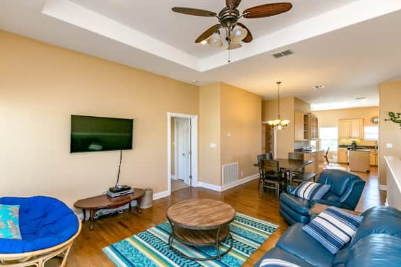 Royal Sands Beauty - Walk to Beach, Pool Access - Image 3