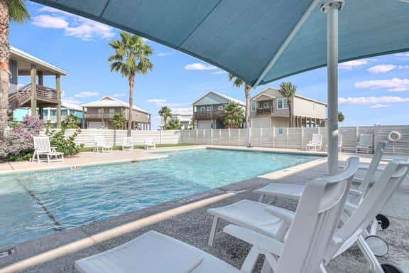 The Blue Shell - Pool, Big Deck & Dog-Friendly - Image 3