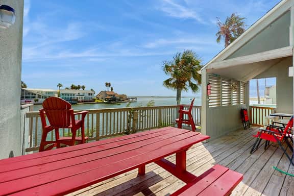 Puente Vista 133 - Bay-View Deck & Shared Pool - Image 3