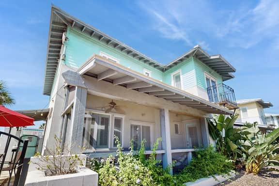 Coastal Hideaway - Screened Porch, Pool & Dogs OK - Image 4