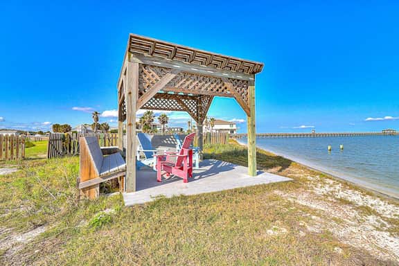 Sail Away Cottage - Private Beach, Pier & Pool - Image 4