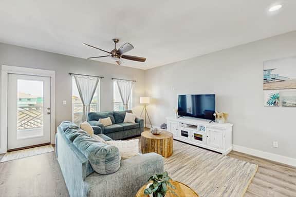 Shoreline Retreat - Pool & Hot Tub, Walk to Beach - Image 5