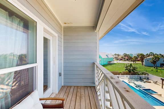 Shoreline Retreat - Pool & Hot Tub, Walk to Beach - Image 2