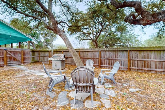 Casa Azul - Fenced Yard, Fire Pit & Dogs OK - Image 3
