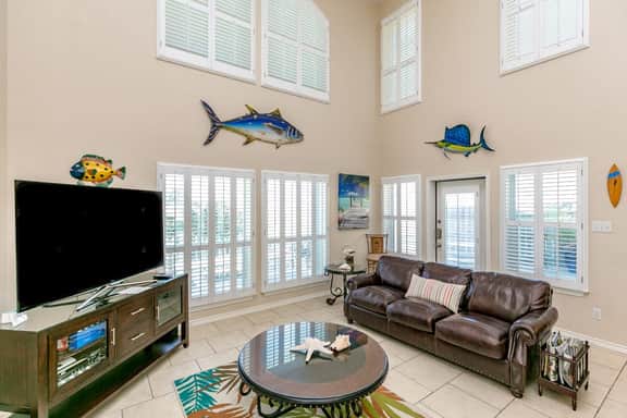 NPI Hideaway Stay - Shared Pool, Near the Beach - Image 2